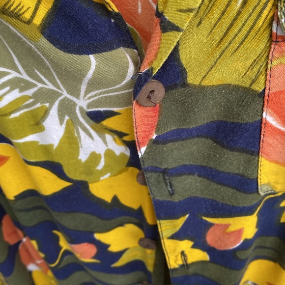 🛍️On Sale 🛍️ Vintage men’s Hawaiian shirt - Picture 5 of 7